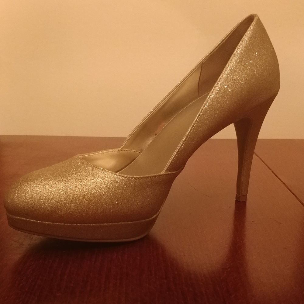 Fioni Women's Pump Silver, Size 8